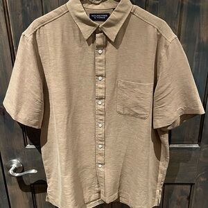 Roundtree & Yorke Men's Casual Tan Button Down Shirt